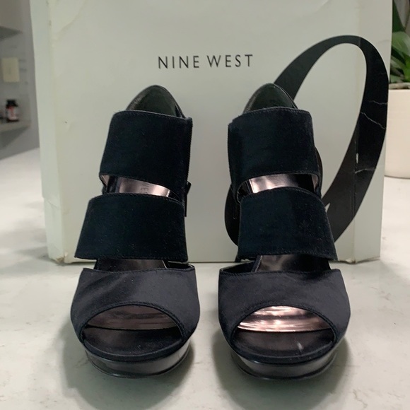Nine West Pumps . Never been worn . Size 7 M - Picture 4 of 5